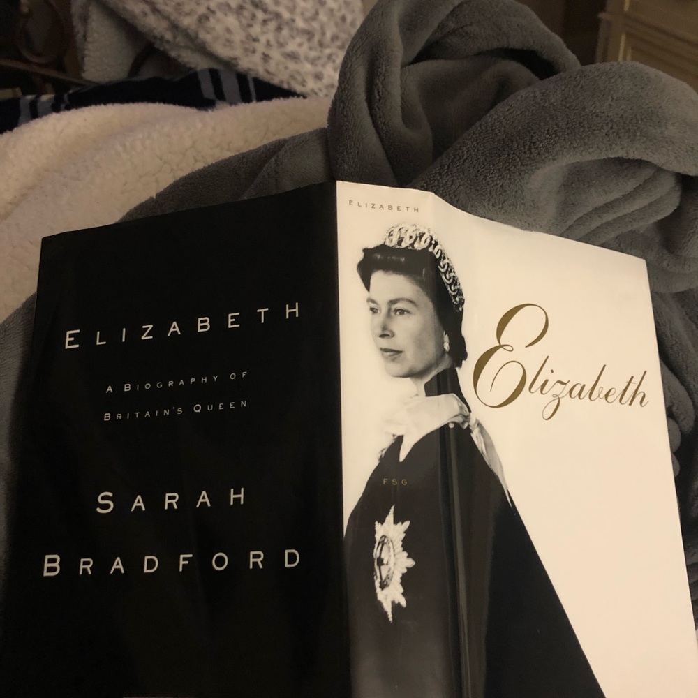 Elizabeth A Biography of Britain’s Queen by Sarah Bradford